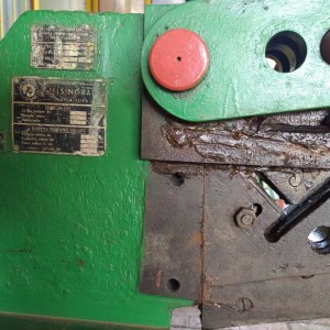 Skare za rezanje metala sa postoljem u kompletu