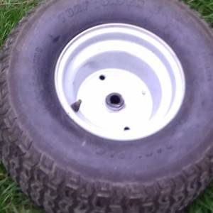 2 zadnja kotača za traktor kosilicu