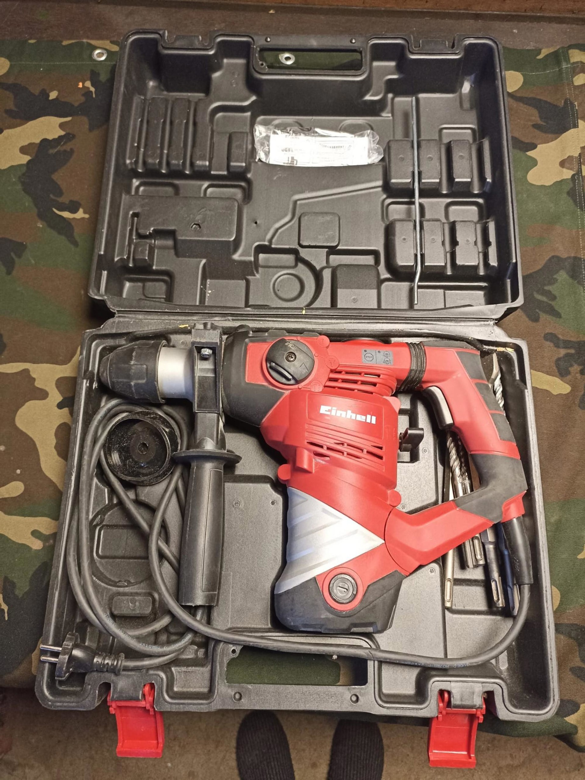 Prodajem čekić bušilicu Einhell th-rh 1600