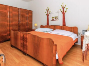 Starinska spavaća soba (sa novim madracima); Bribir