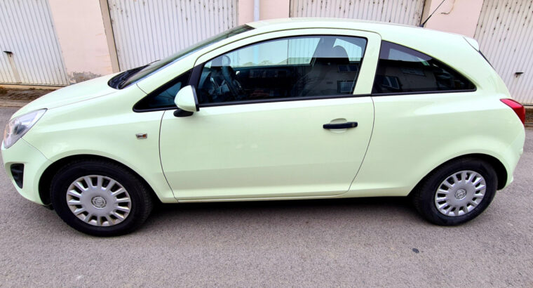 Opel Corsa D Color Edition + klima + bluetooth