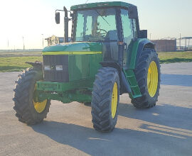 John Deere 6810