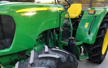 Traktor John Deere 5055E