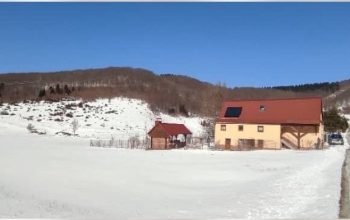 Prodaja kompletno adaptirane kuće u Mrkoplju – pogodna za bavljenje turizmom