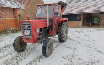 Traktor i priključci